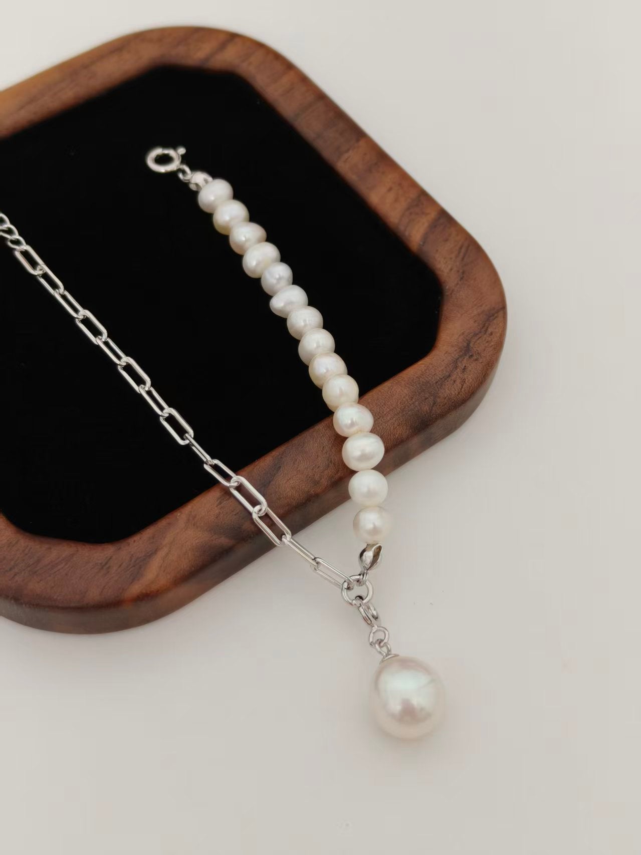 Pearl and chain bracelet