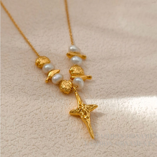 Cross pendant necklace
