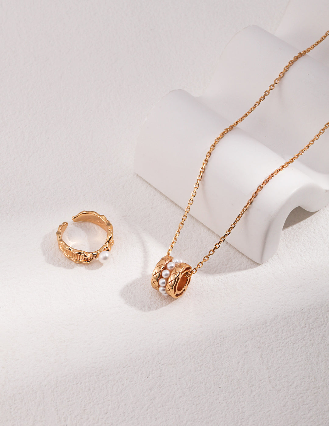 Pearl Wheel Necklace