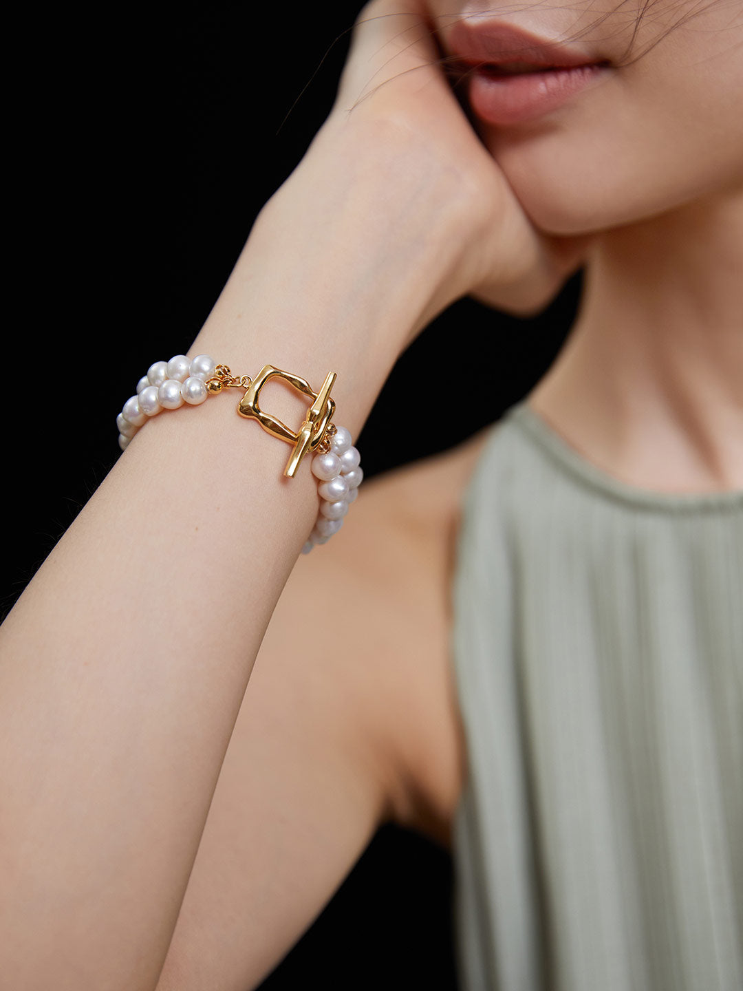 Two layer pearl bracelet