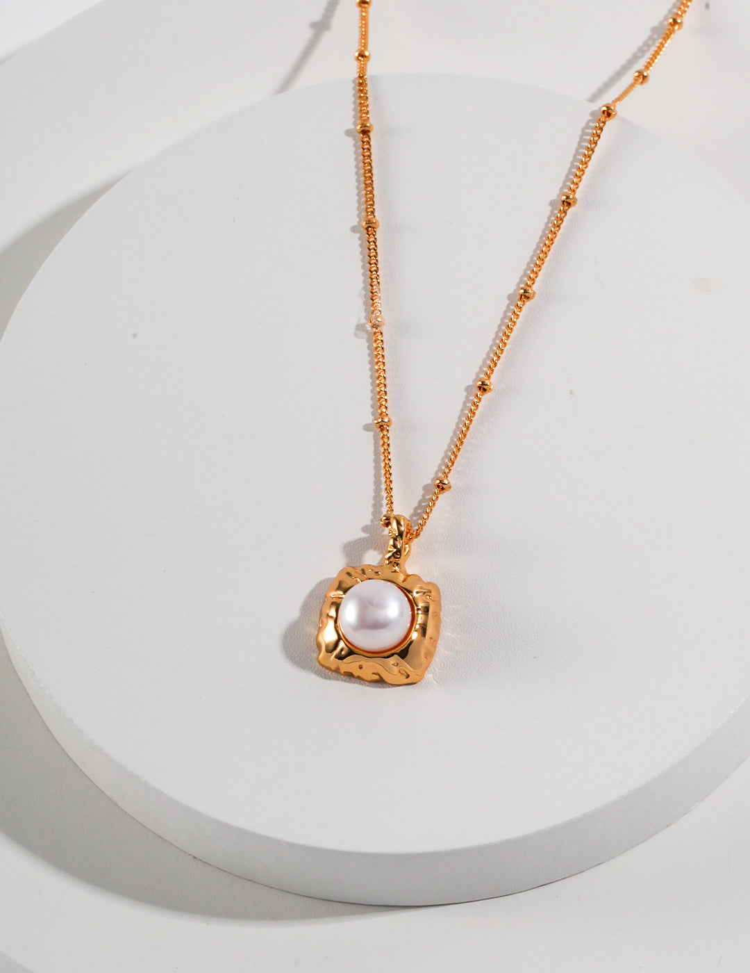 Lustre Elegance Pendant Necklace