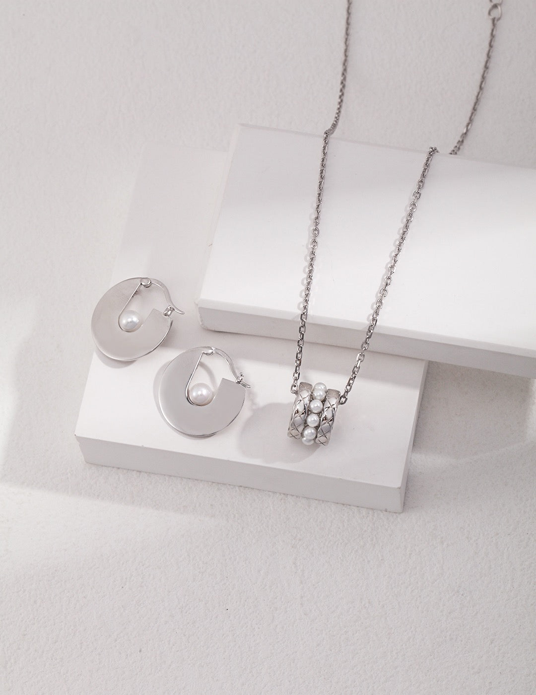 Barrel Pendant Necklace – S925 Sterling Silver & Shell Beads, Platinum & Vintage Gold