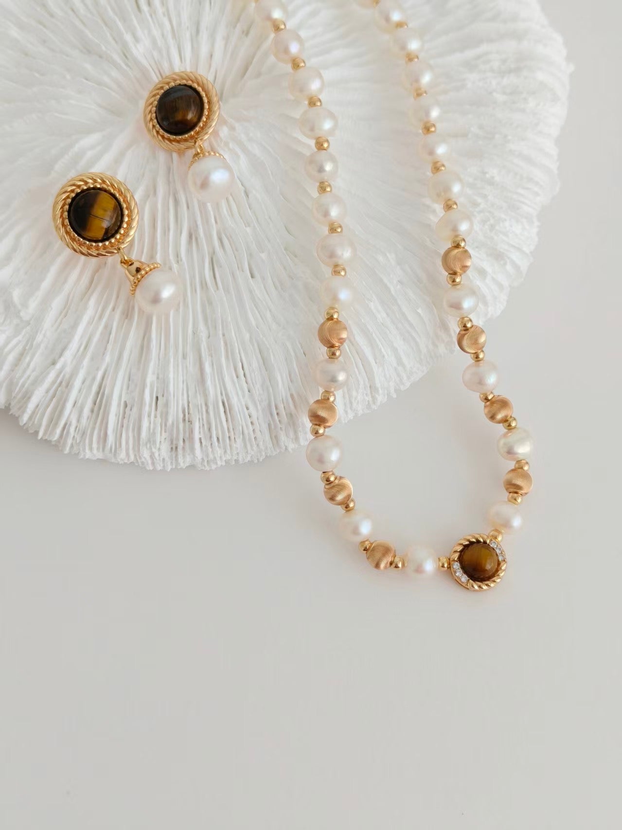 S925 Silver Tiger Eye & Pearl Earrings – Vintage Gold