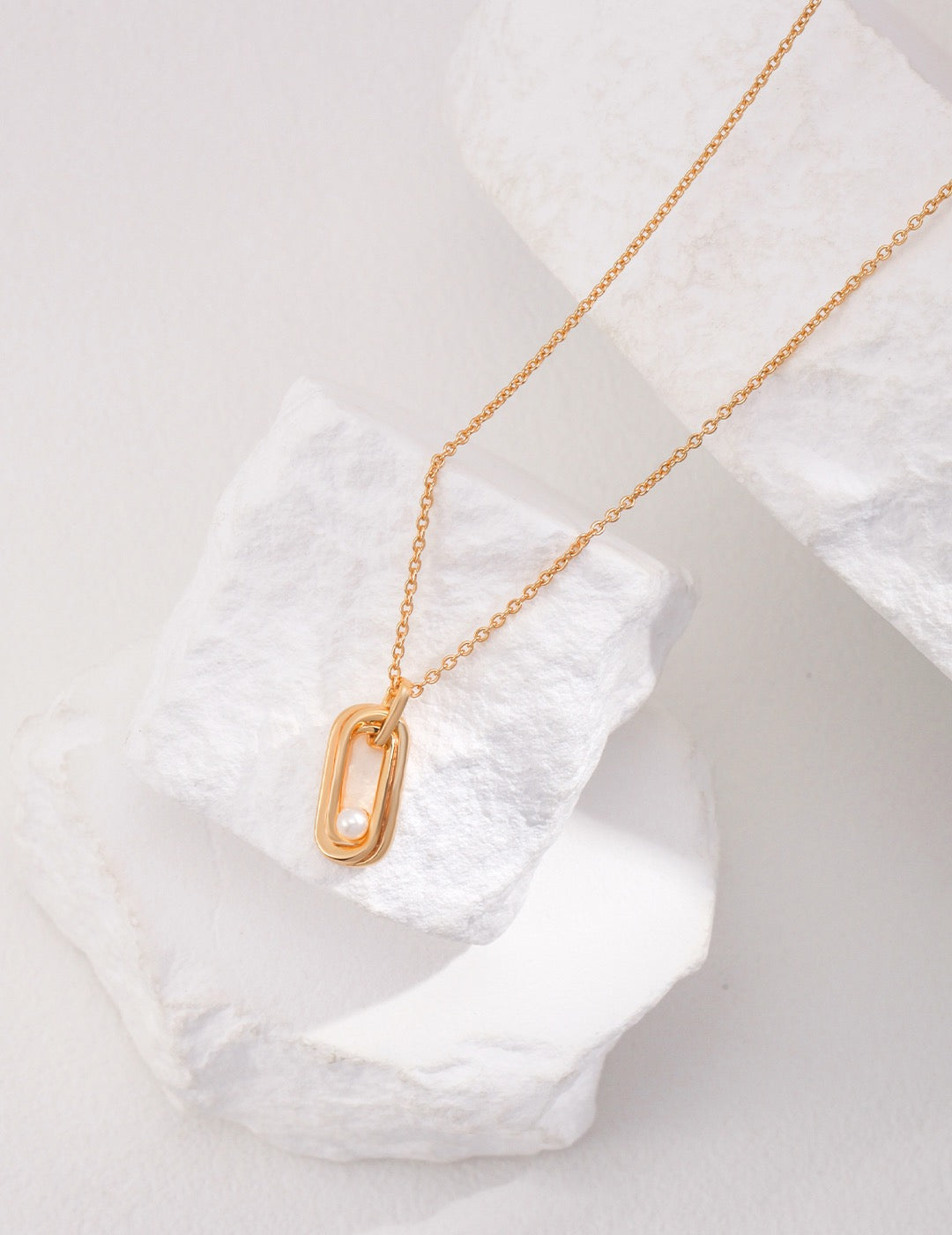 Elegant S925 Sterling Silver Natural Pearl Pendant Necklace – Platinum & Vintage Gold