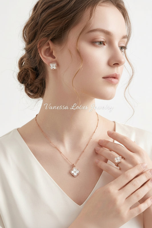Mother-of-Pearl Flower Pendant Necklace in 925 Sterling Silver