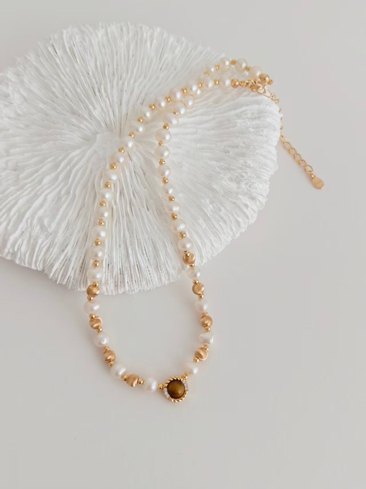 S925 Silver Tiger Eye & Pearl Necklace – Vintage Gold