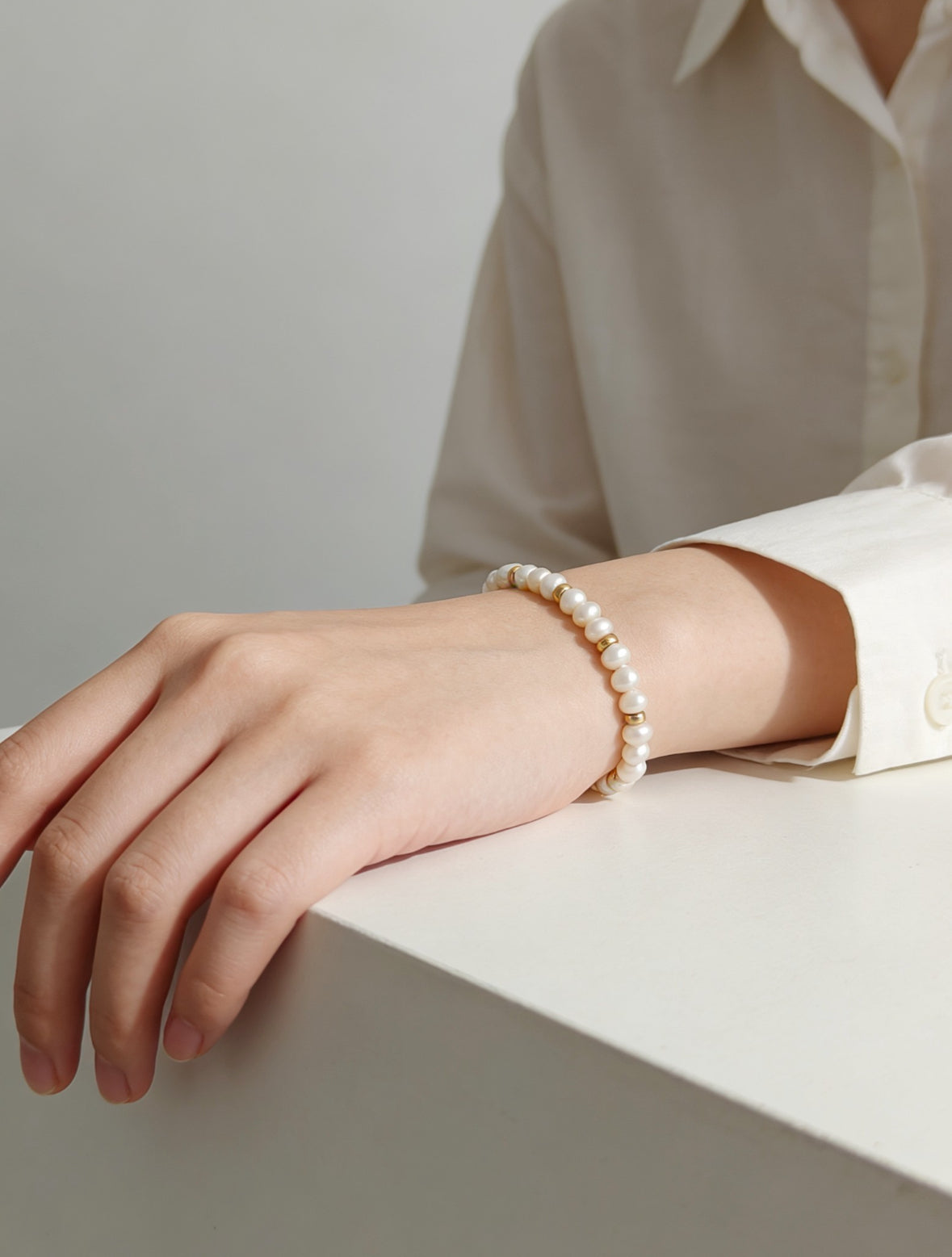 Freshwater Pearl Necklace & Bracelet Set with Double-Sided Mother-of-Pearl Pendant – Vintage Gold Beaded Pearl Jewelry