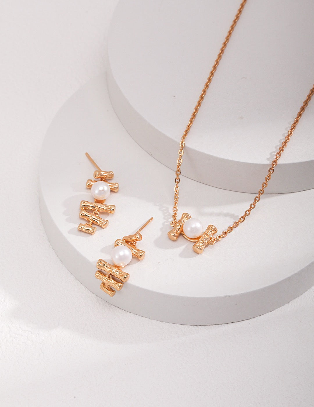 Minimalist Pearl Necklace