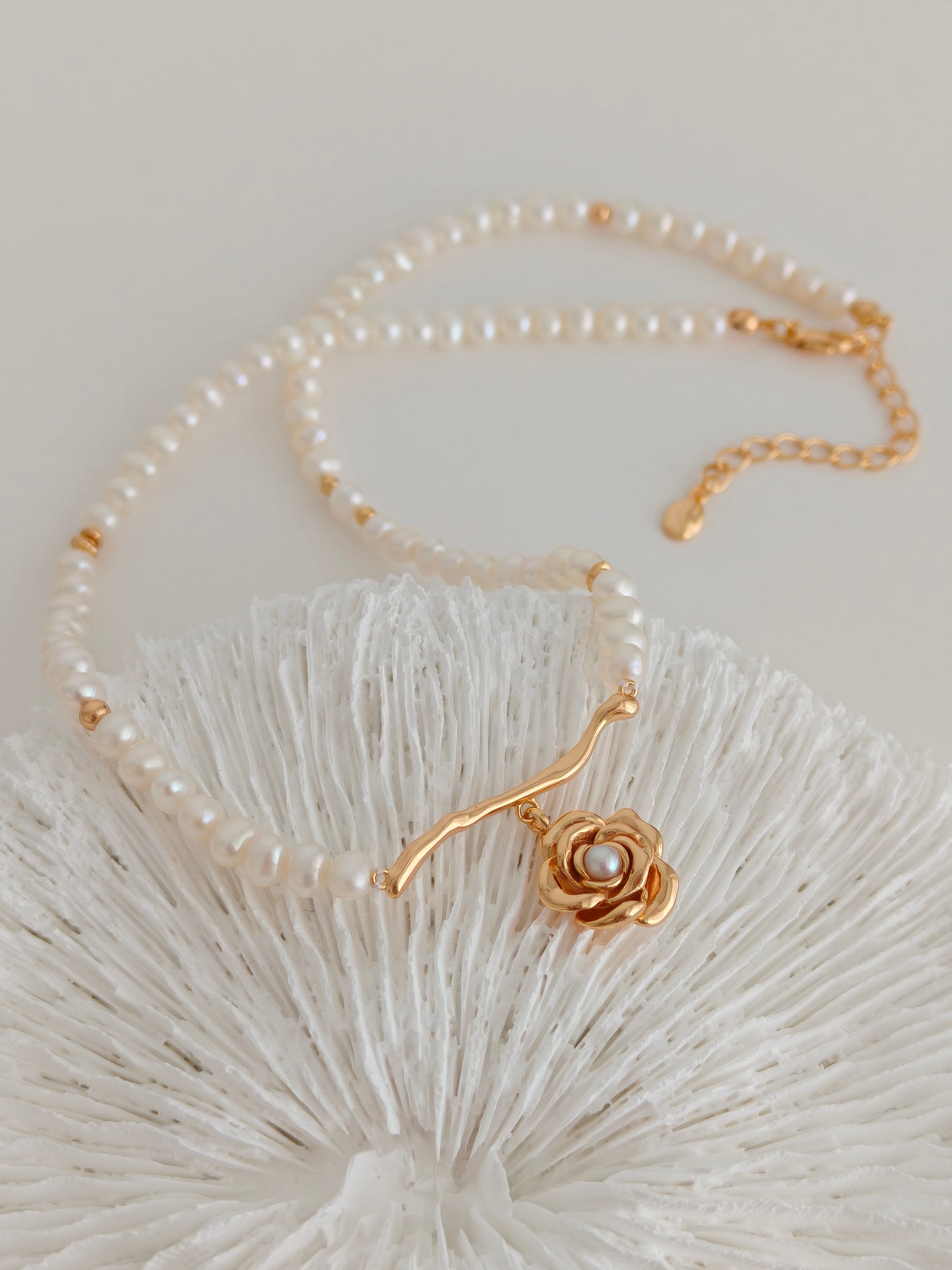 Vintage Gold Rose Pendant Pearl Necklace – S925 Silver