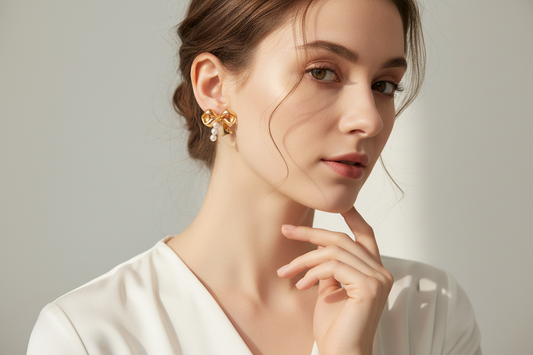 Vintage Bow Pearl Stud Earrings in 925 Sterling Silver – Gold or White Gold Finish