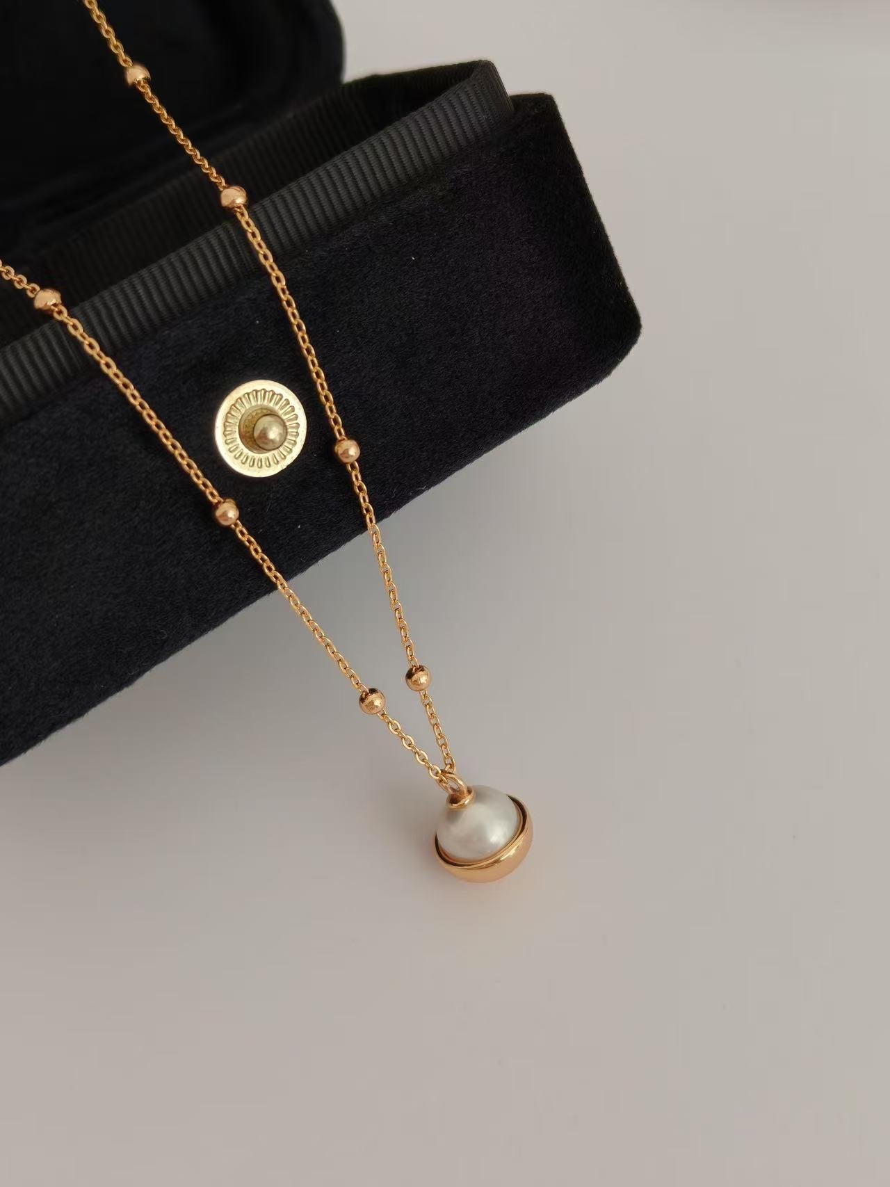 UFO Pearl Necklace