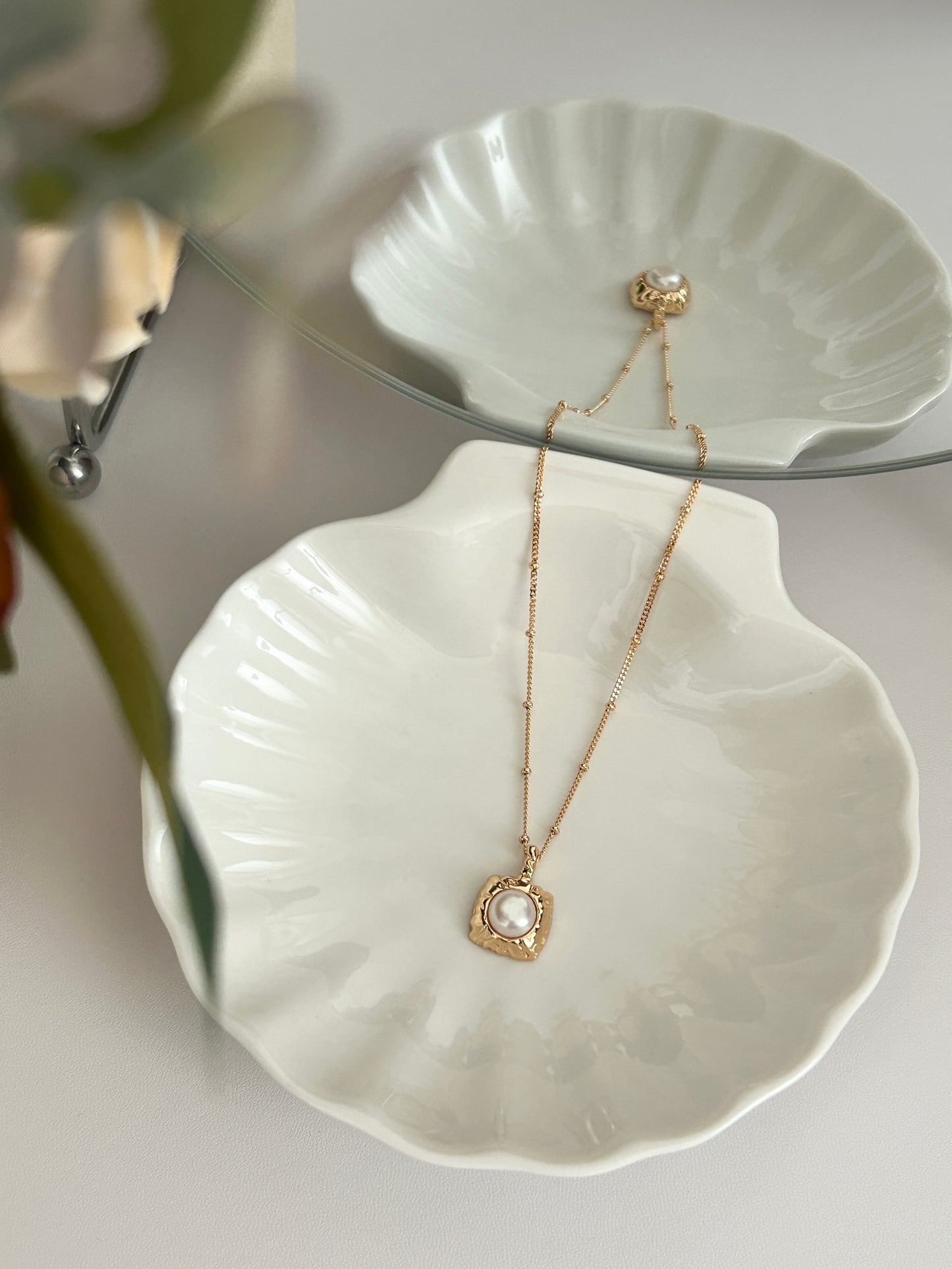 Lustre Elegance Pendant Necklace