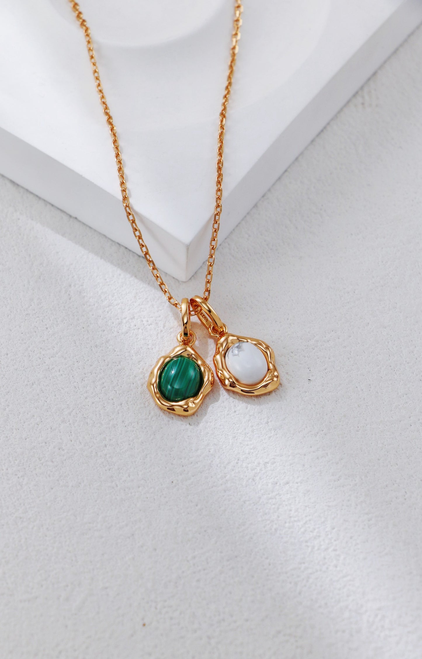 Malachite / White Magnesite Pendant