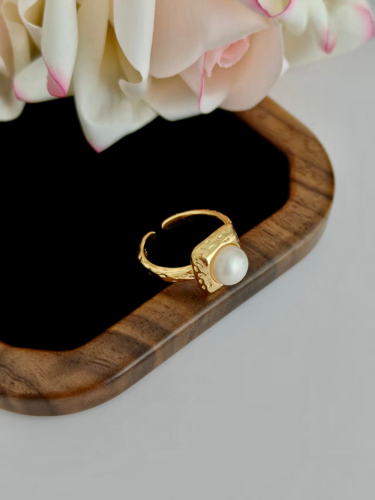 Lustre Elegance Pearl Ring