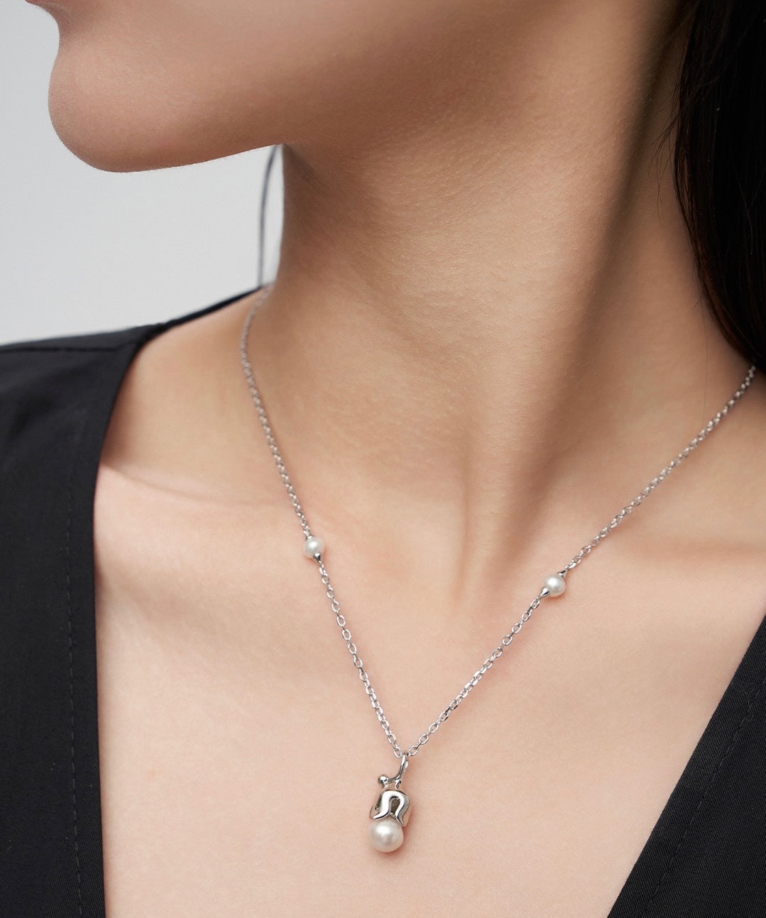 Bell Flower Pearl Necklace