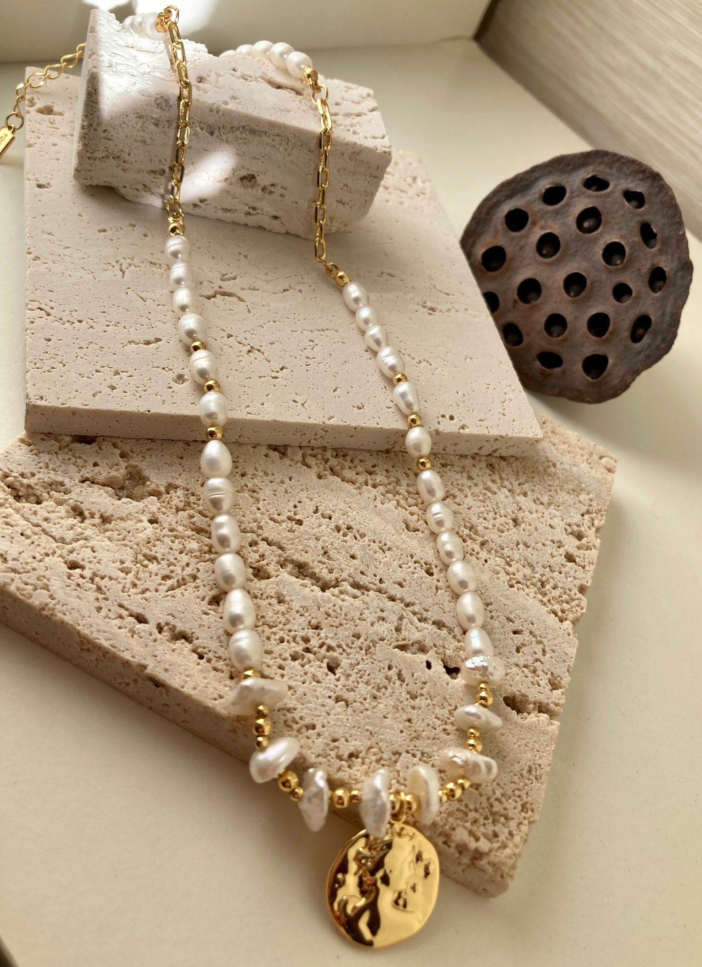 Pearl necklace with lady's profile pendant