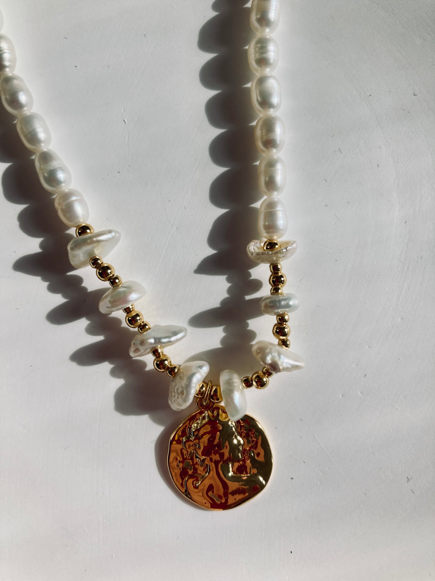 Pearl necklace with lady's profile pendant