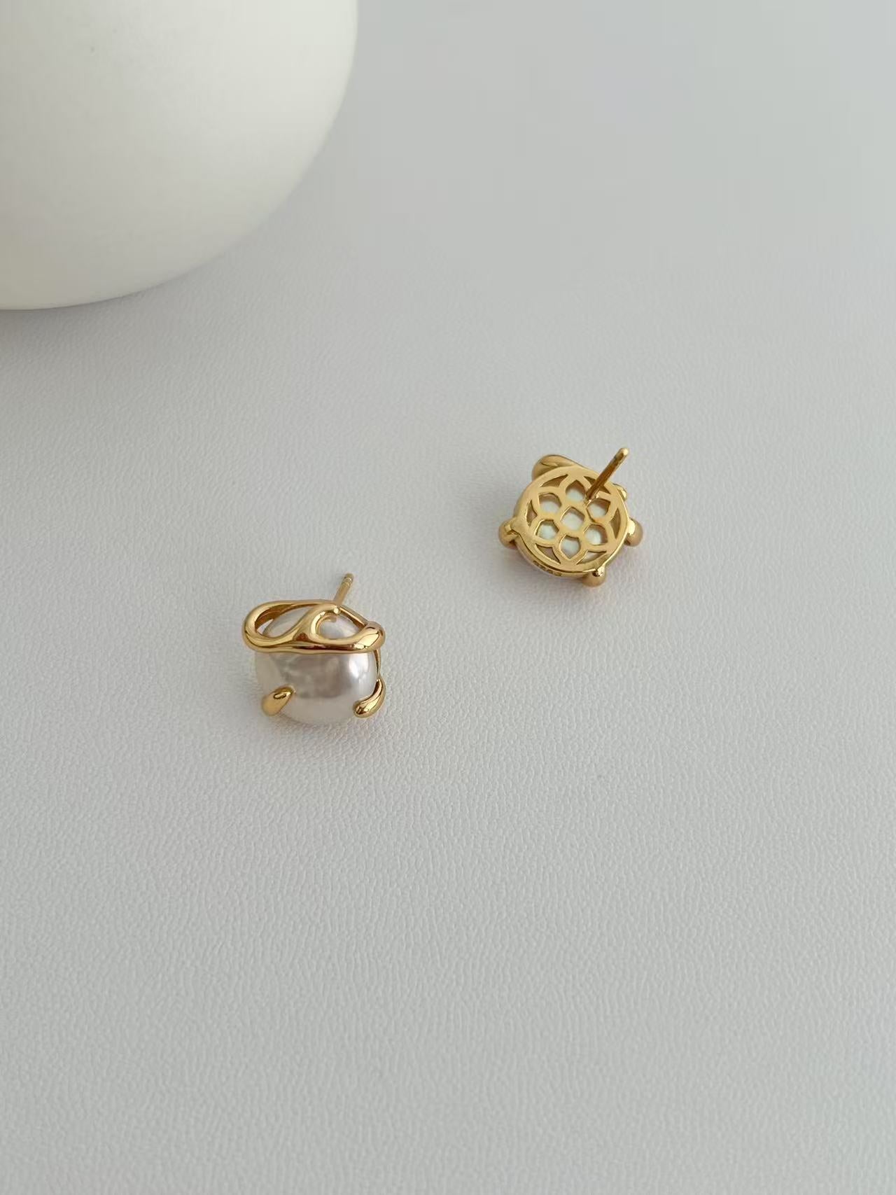 Pearl Studs