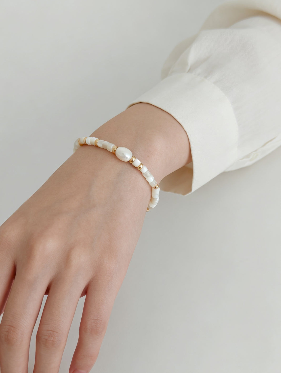 Vintage Gold Freshwater Pearl & White Shell Beaded Bracelet – S925 Sterling Silver Adjustable Bracelet