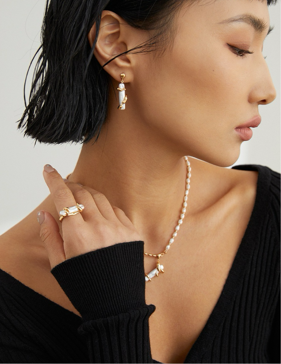 Baroque Gold Embrace Pearl Set