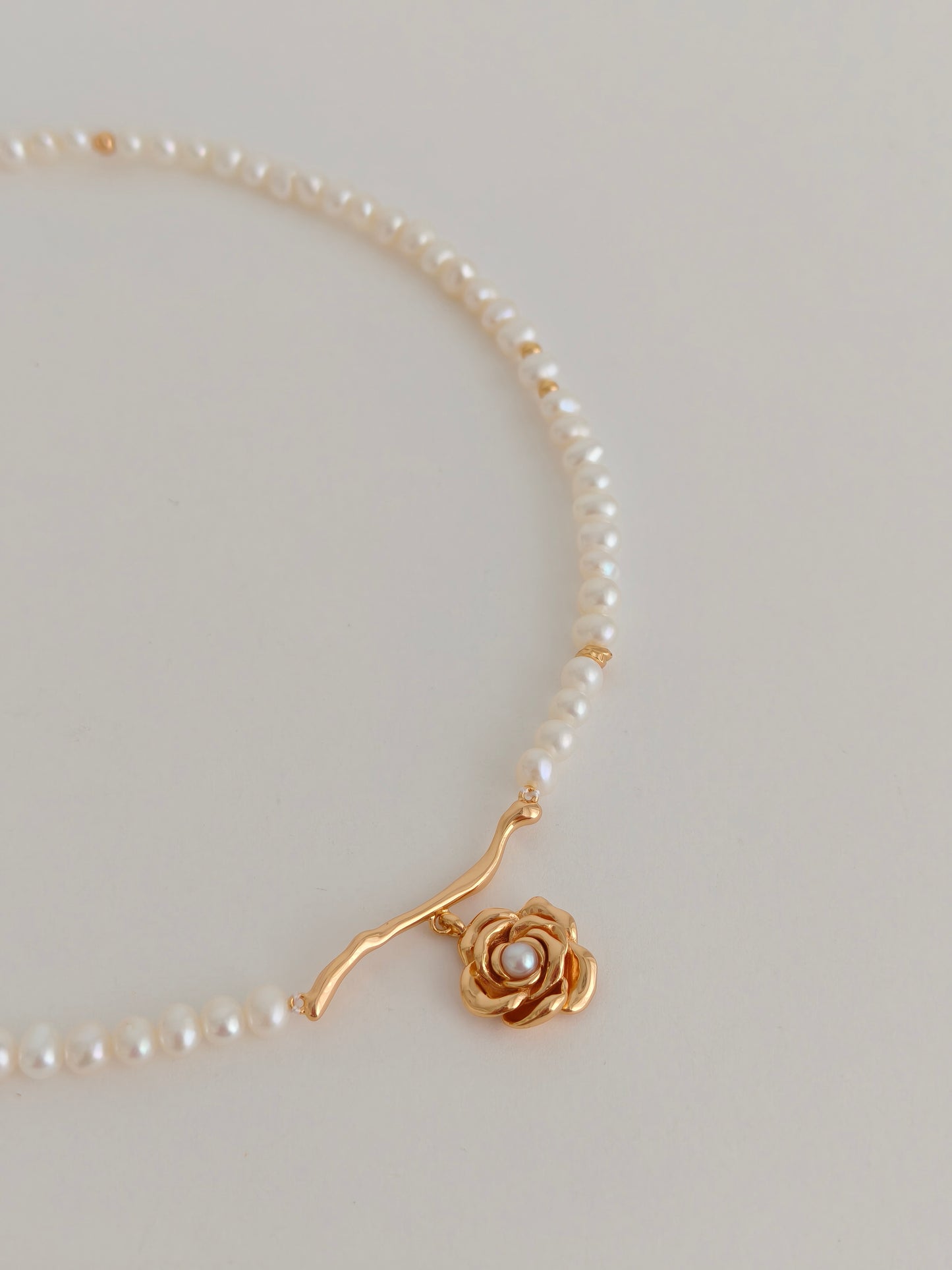 Vintage Gold Rose Pendant Pearl Necklace – S925 Silver