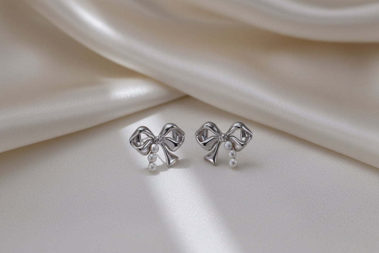 Vintage Bow Pearl Stud Earrings in 925 Sterling Silver – Gold or White Gold Finish