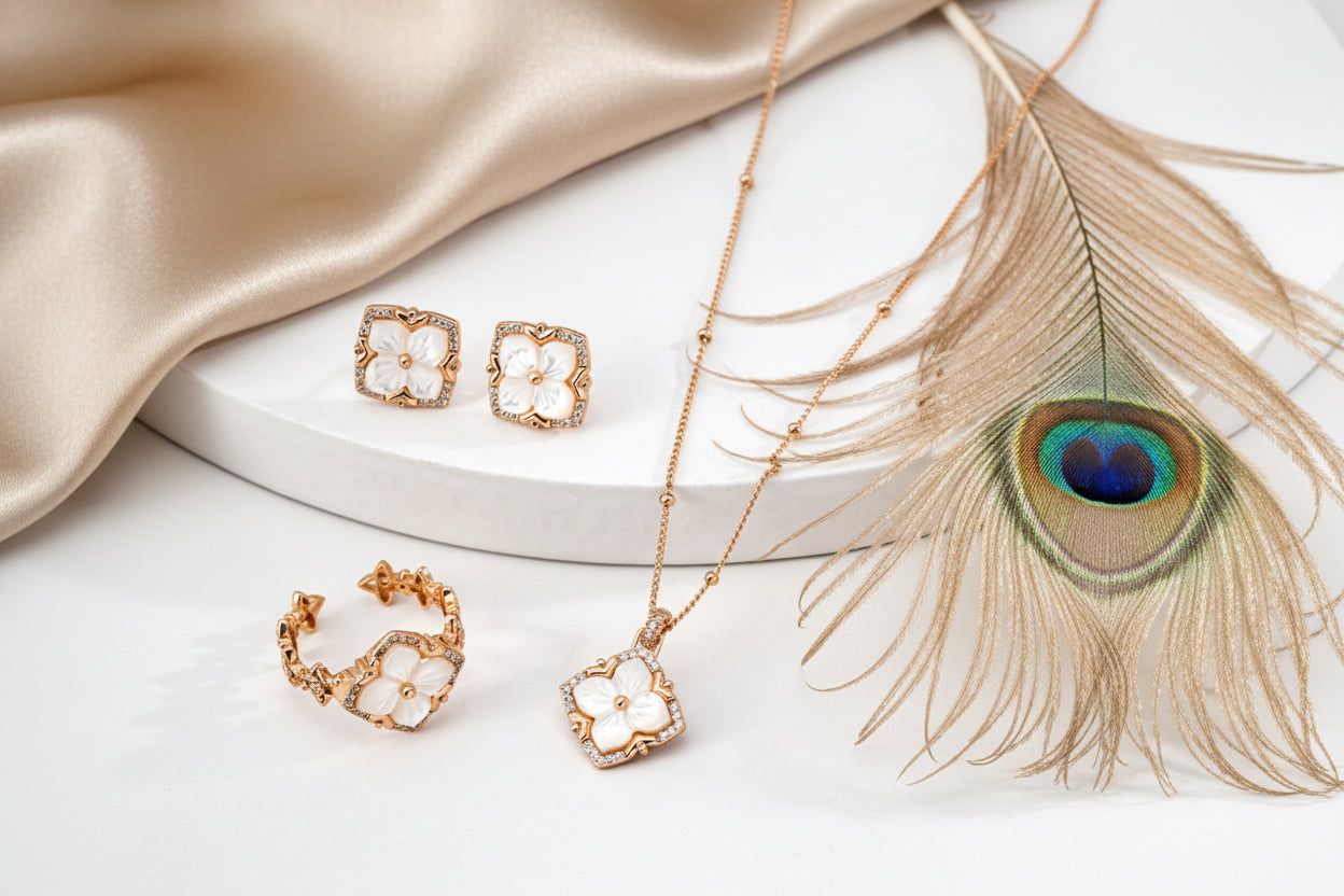 Mother-of-Pearl Flower Pendant Necklace in 925 Sterling Silver