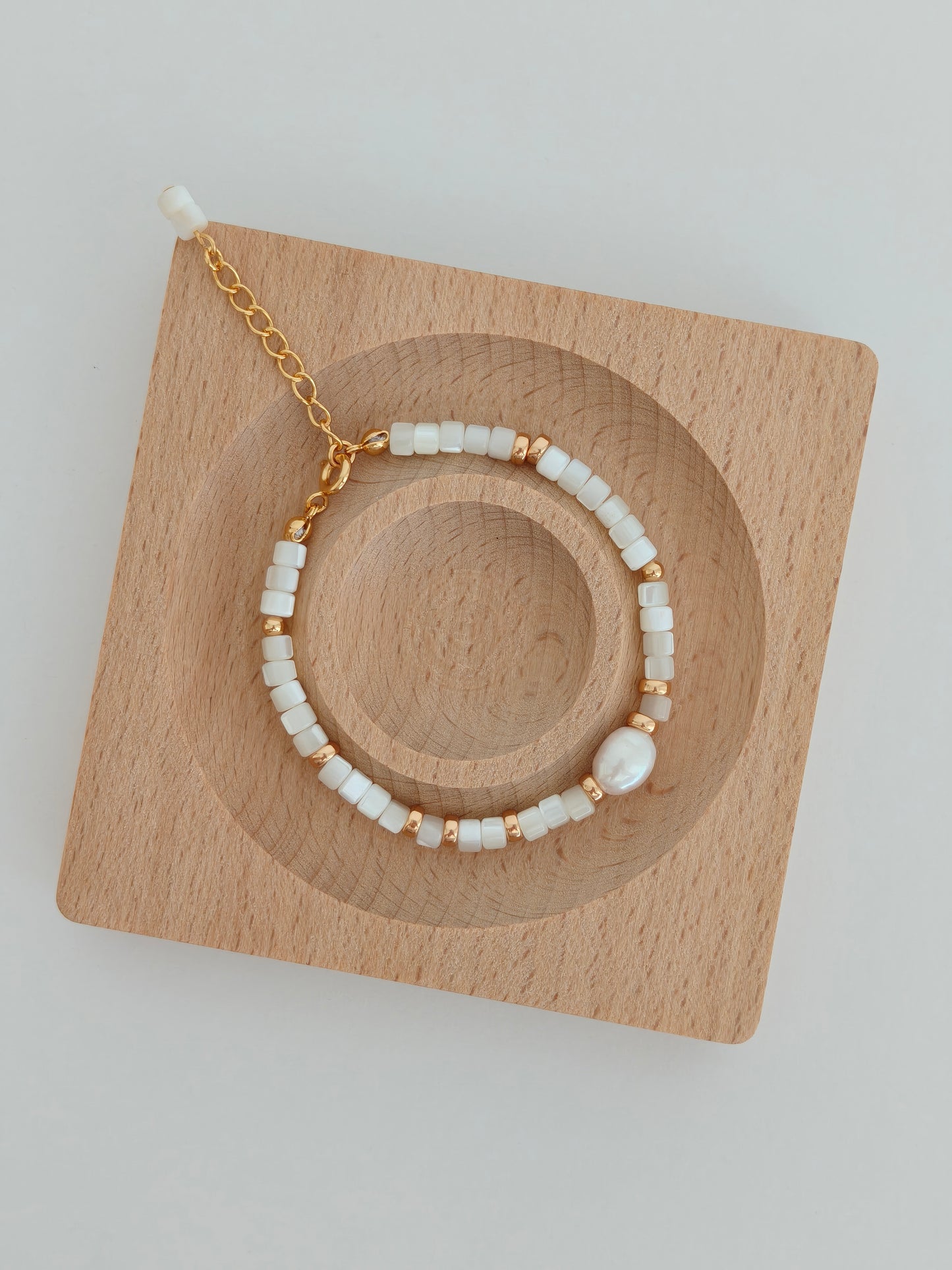 Vintage Gold Freshwater Pearl & White Shell Beaded Bracelet – S925 Sterling Silver Adjustable Bracelet