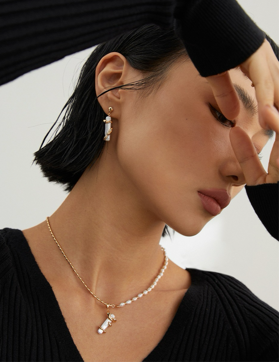 Baroque Gold Embrace Pearl Set