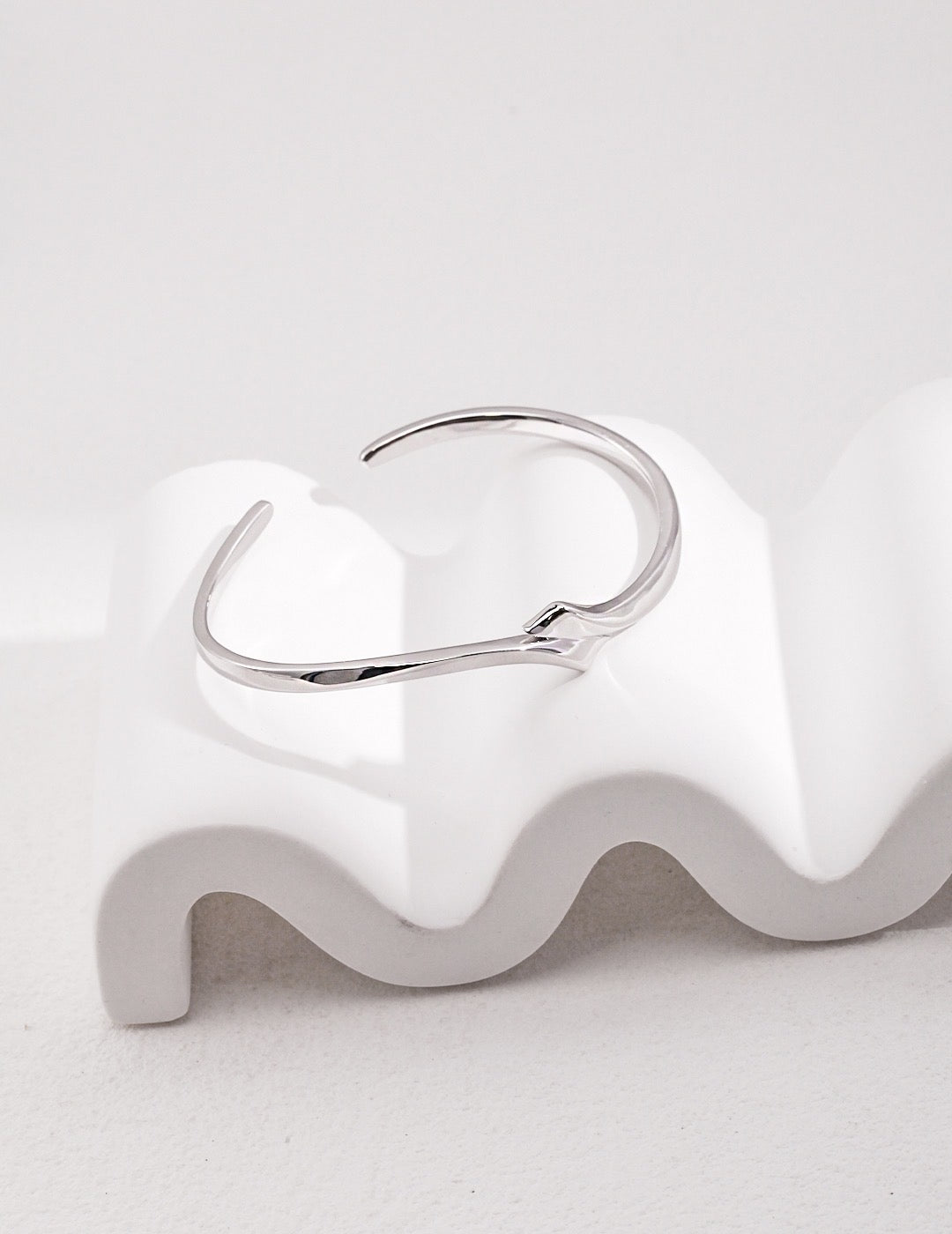 Minimalist bangle