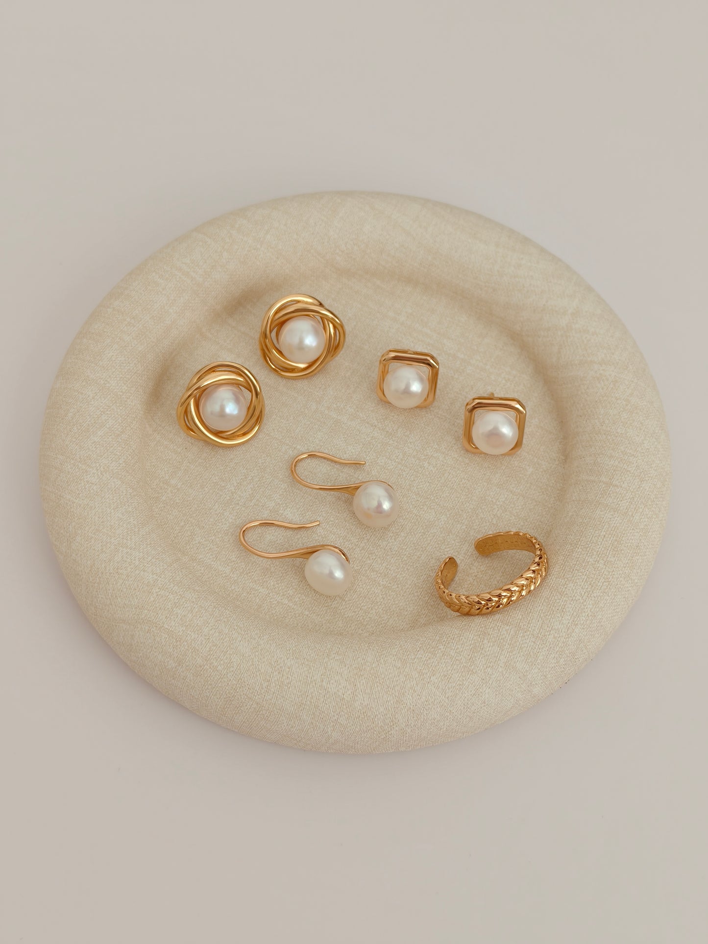 Eyes of Dragon Pearl Studs