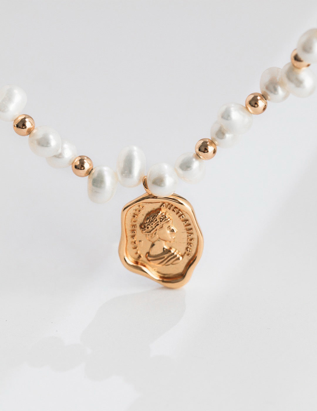 Pearl Necklace Queen