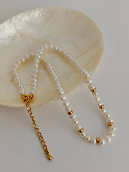 White Seashell Pendant Pearl Necklace and Bracelet