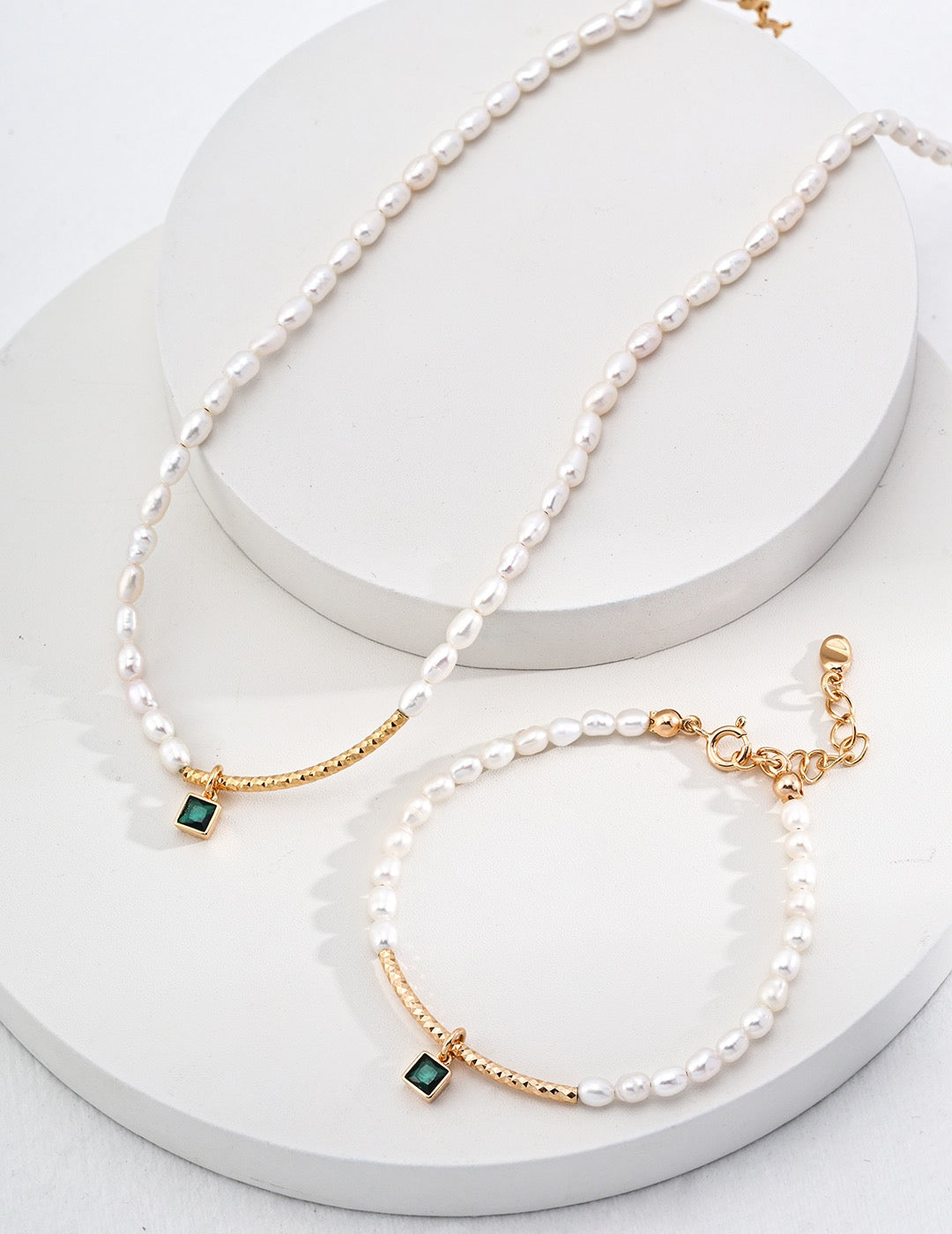 Pearl Bracelet with Green Gemstone