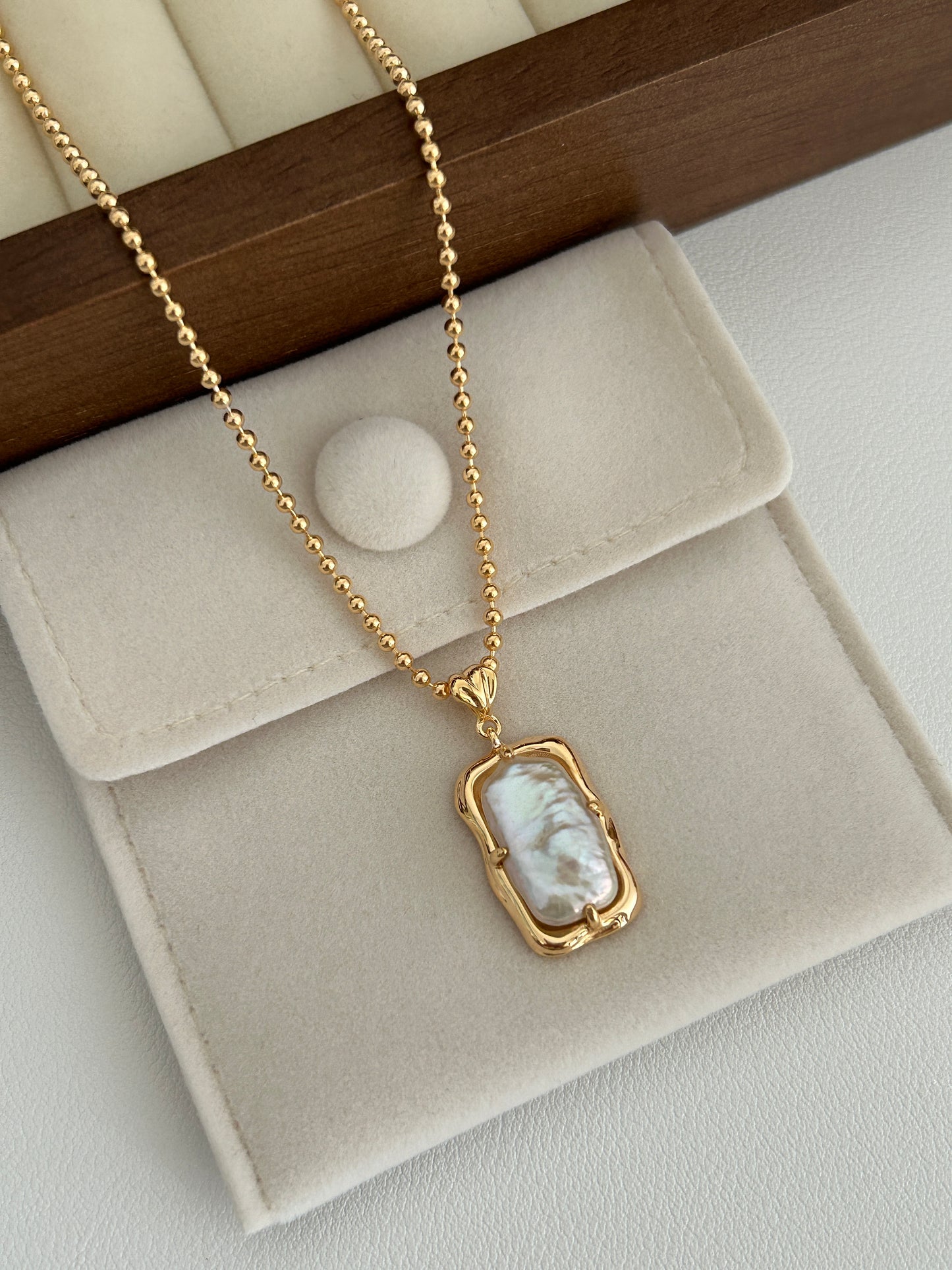Regal Frame Baroque Pearl Set
