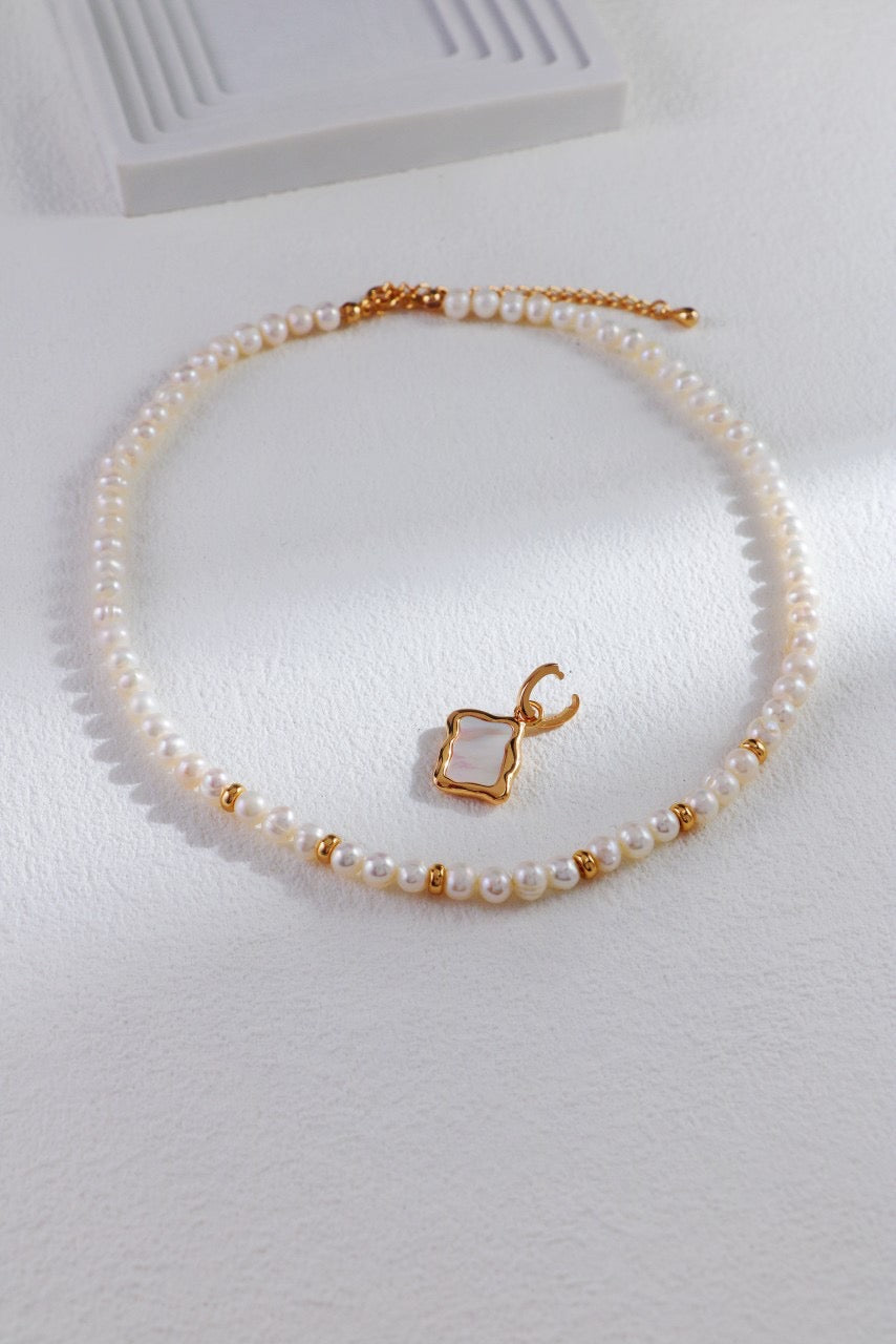 White Seashell Pendant Pearl Necklace
