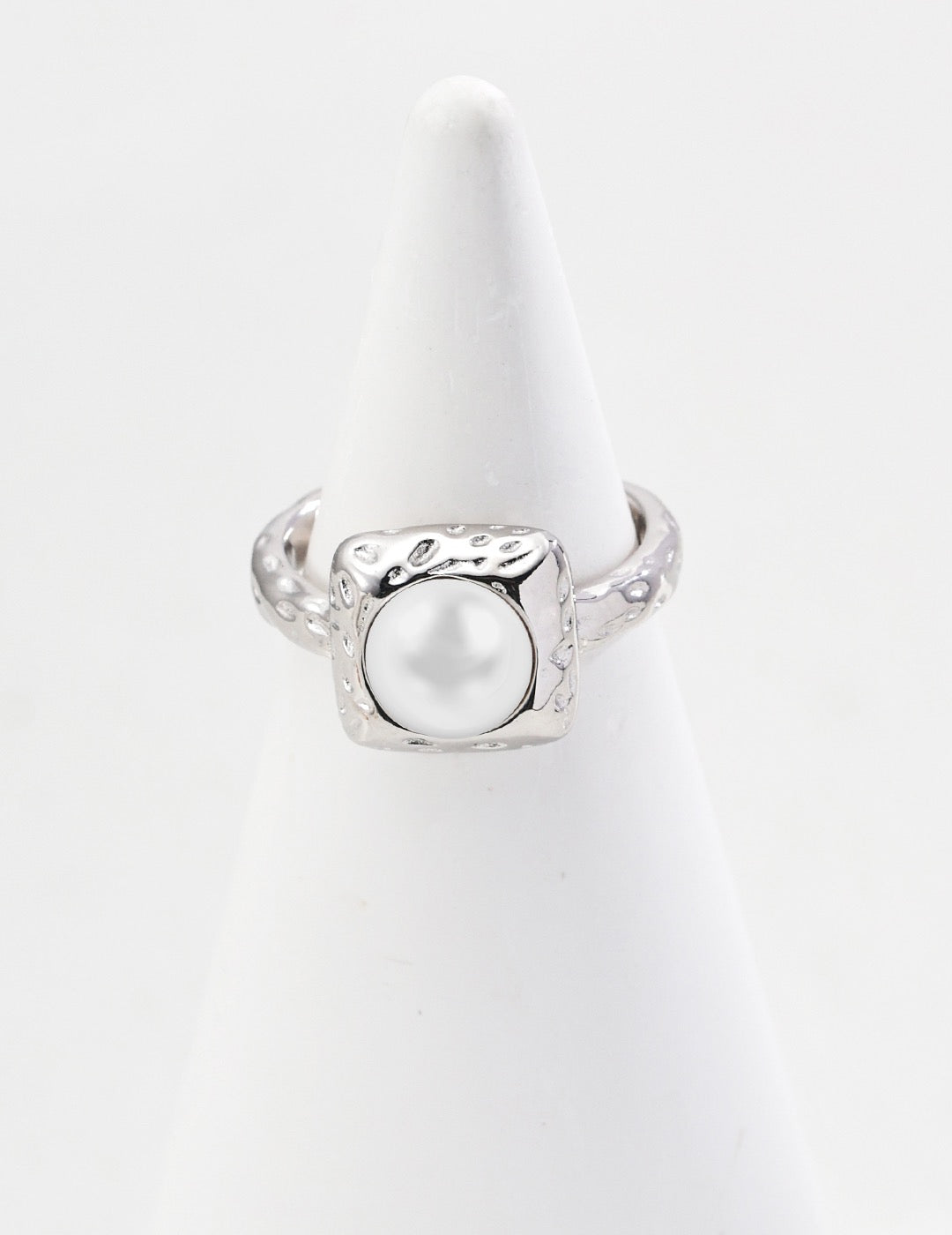 Lustre Elegance Pearl Ring