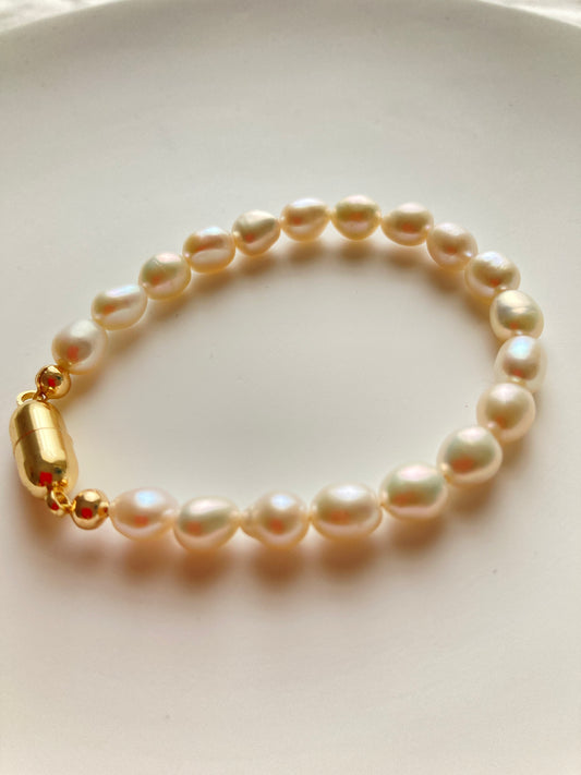 Pearl bracelet