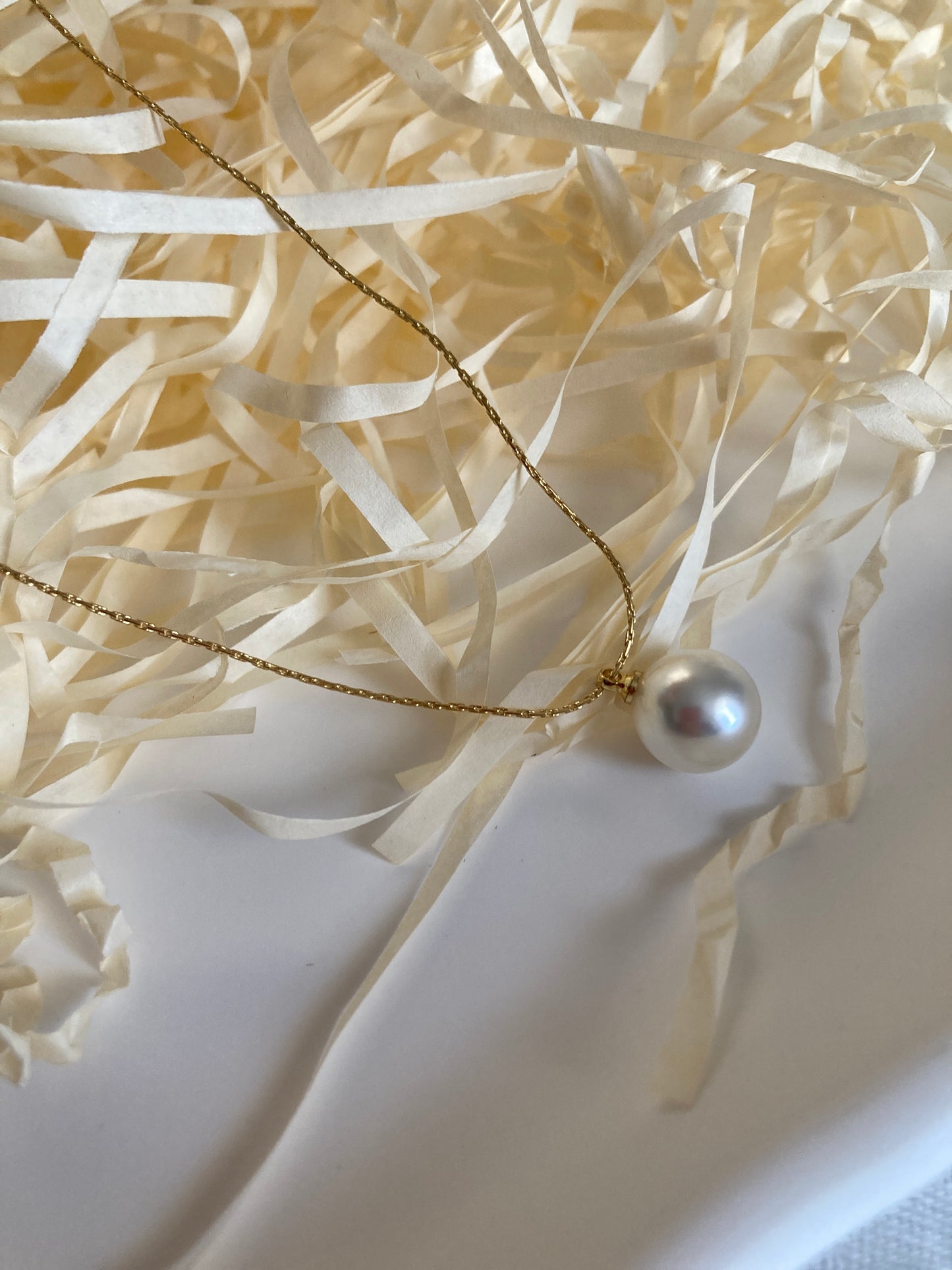 Single pearl necklace