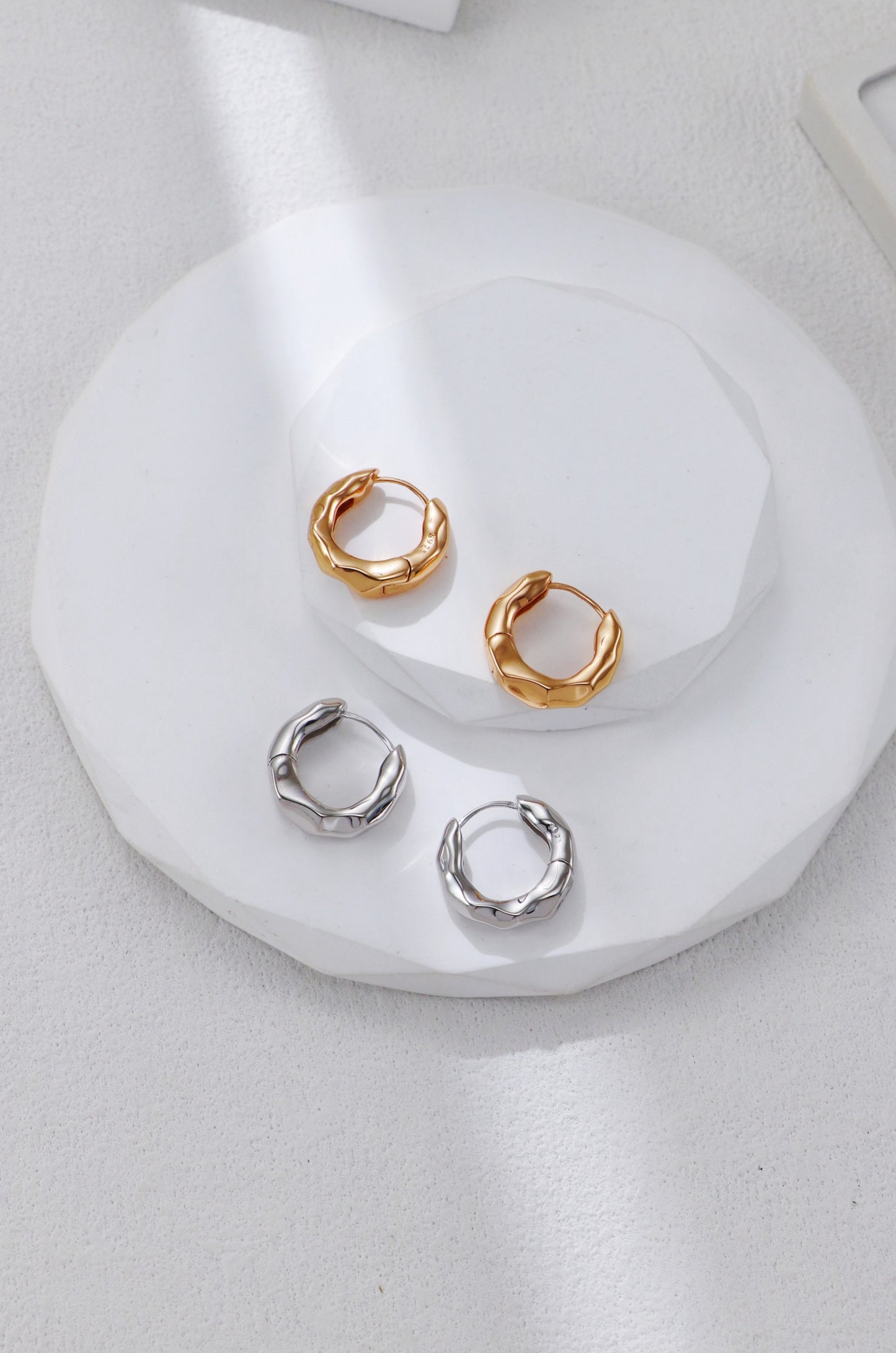 S925 Hammered Hoop Earrings – Handcrafted Texture in Gold or Silver