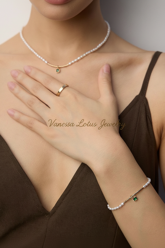 Pearl Bracelet with Green Gemstone
