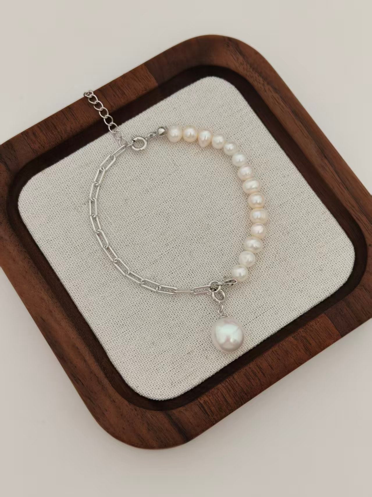 Pearl and chain bracelet