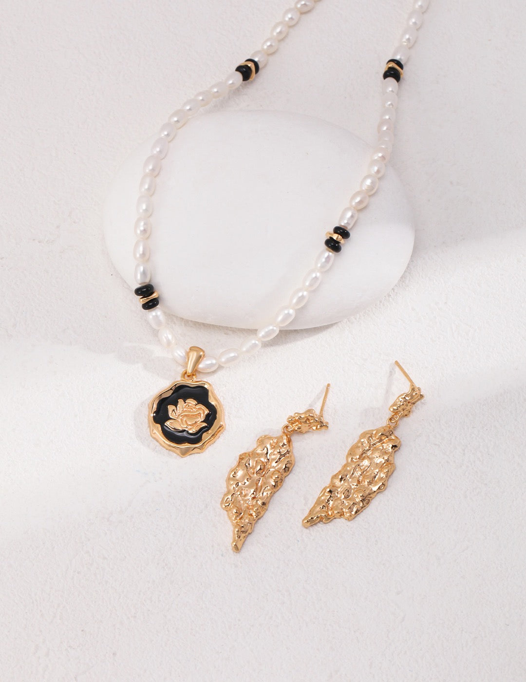 Sterling silver pearl necklace (Lotus pendant)