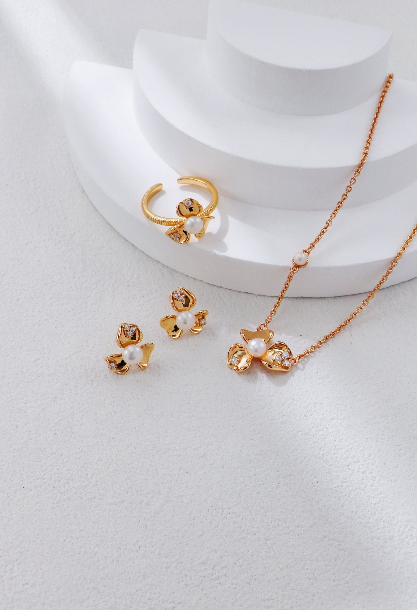 Pearl and Silver Flower Pendant Necklace