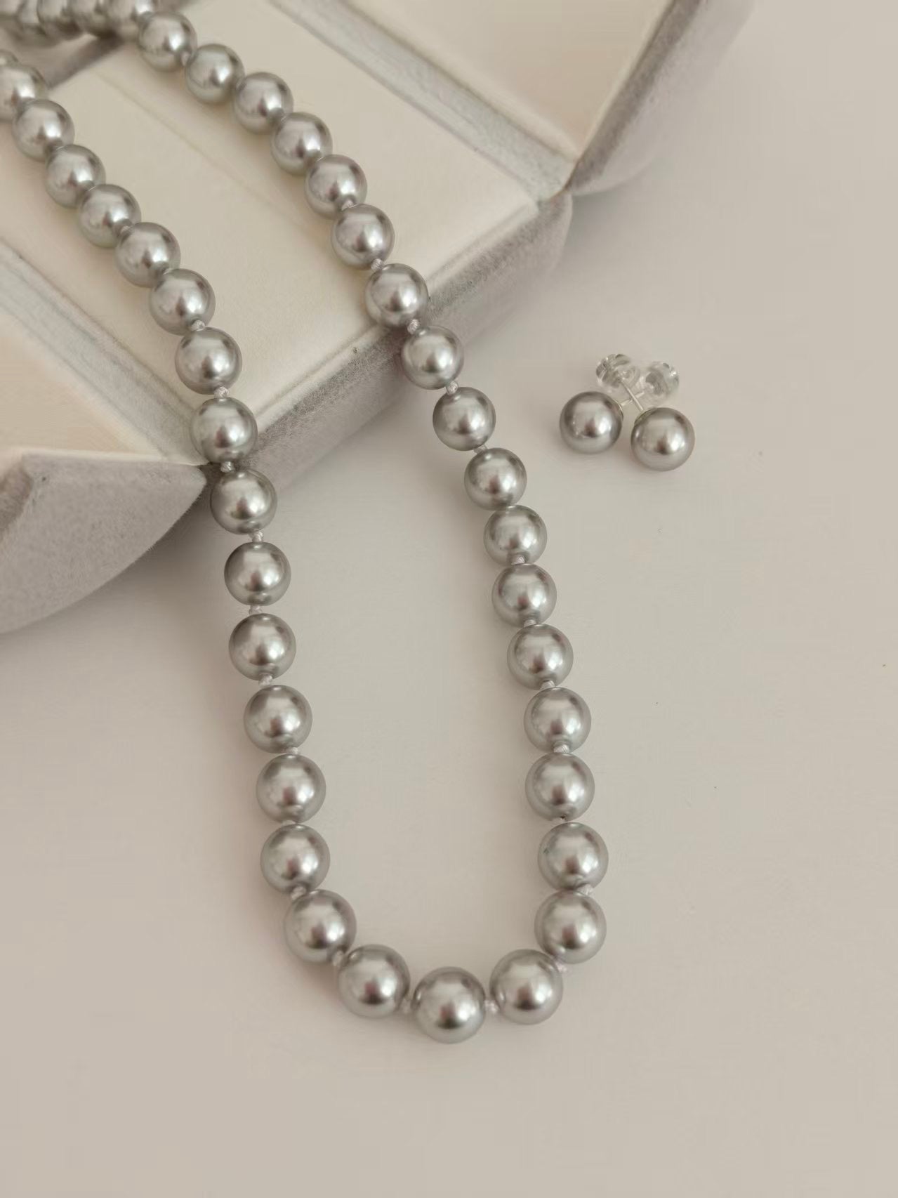 Swarovski Pearl Classic Necklace & Stud Earrings Set