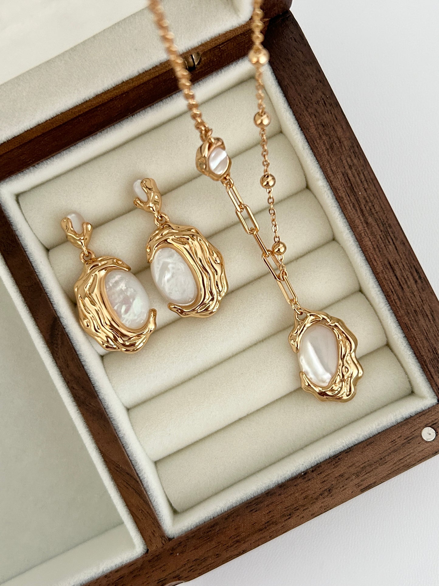 Magical Mirror Necklace and Earrings Set