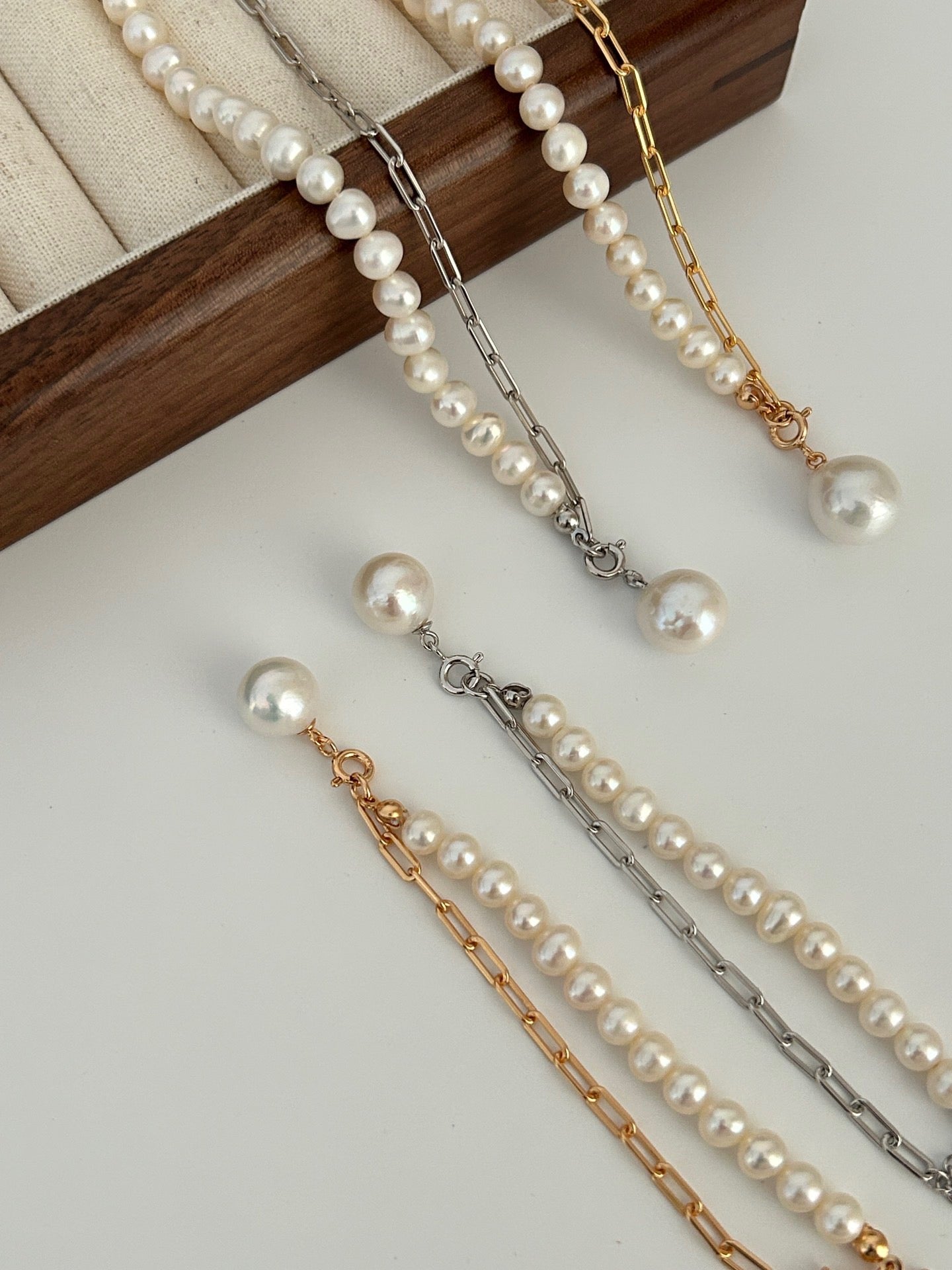 Pearl and Chain Necklace