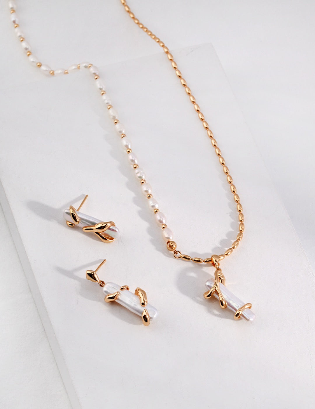 Baroque Gold Embrace Pearl Set
