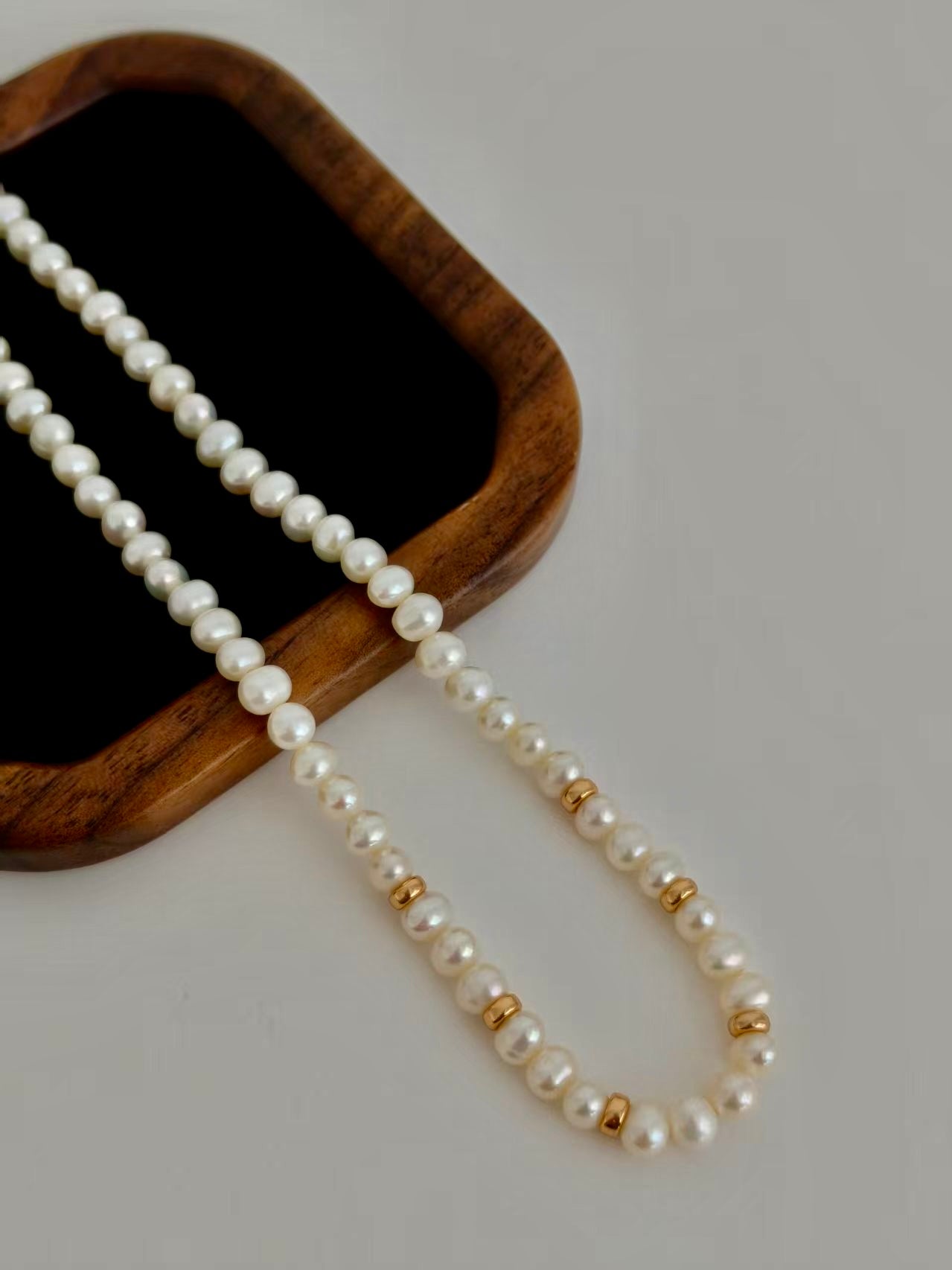 White Seashell Pendant Pearl Necklace and Bracelet