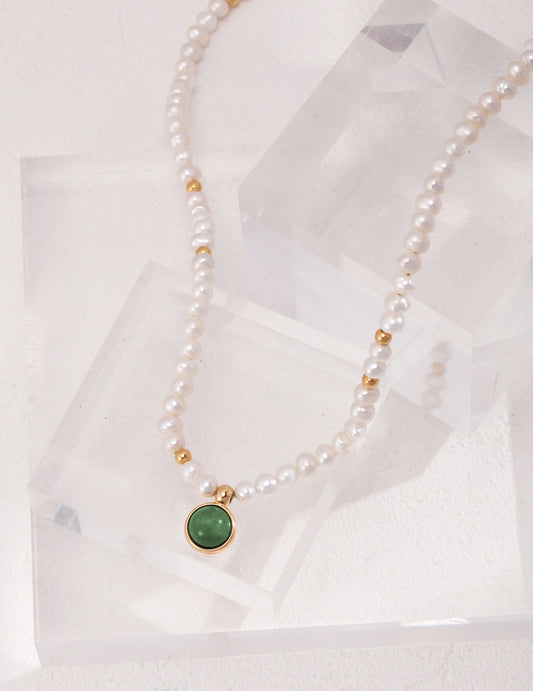 Pearl necklace with moss agate pendant